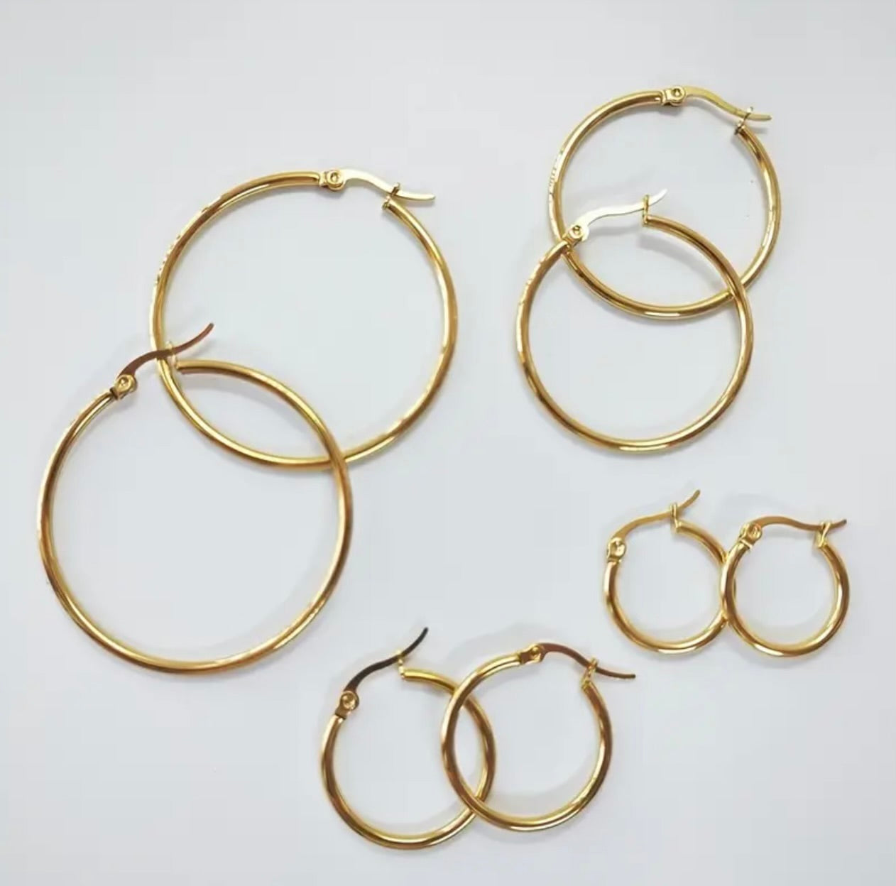 CLASSIC HOOP EARRING