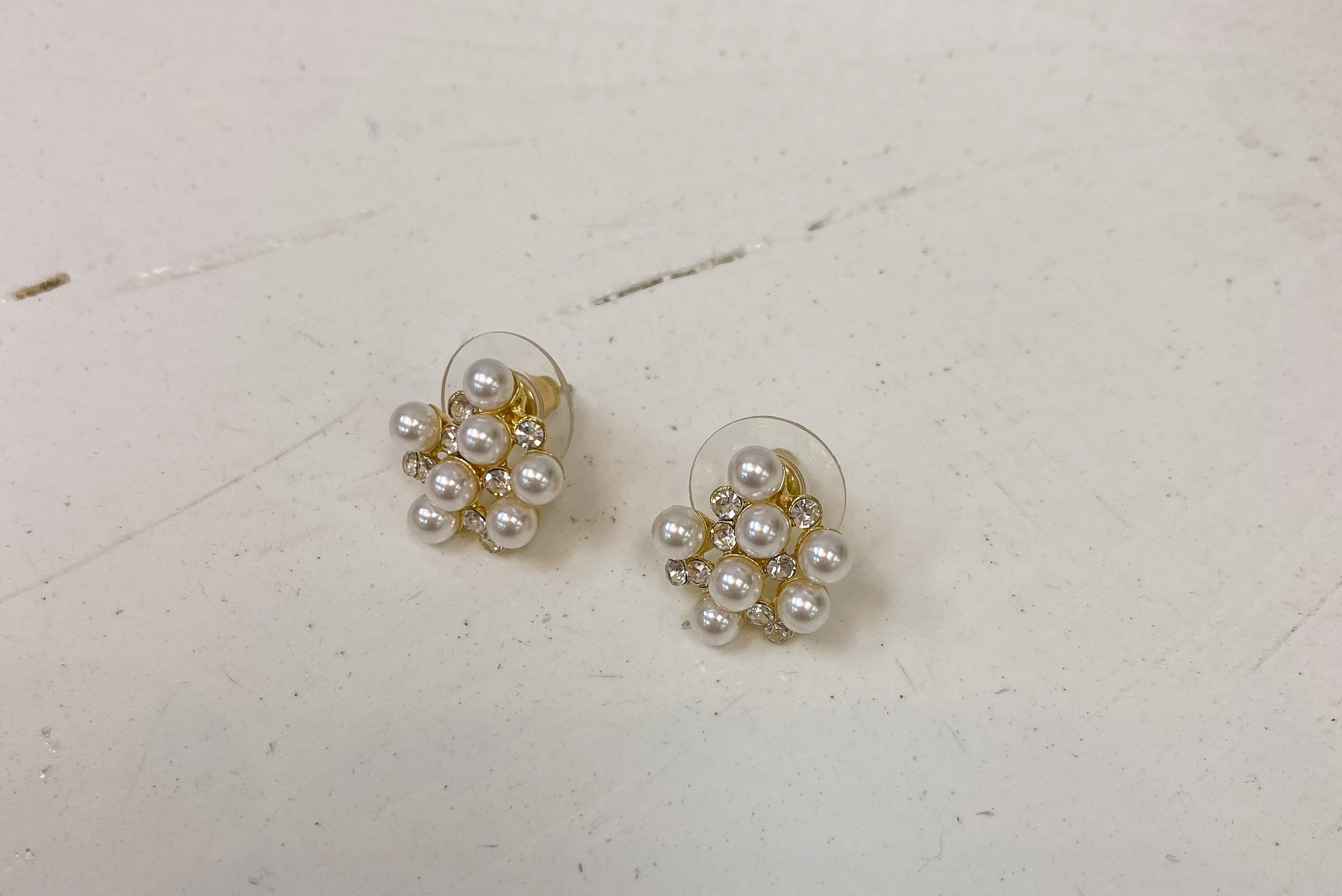 PEARL CLUSTER EARRING